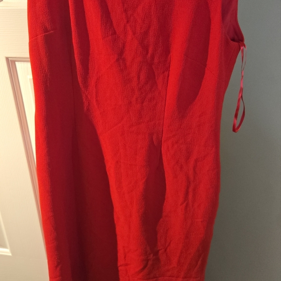 DRESSES - Picture 3 of 16